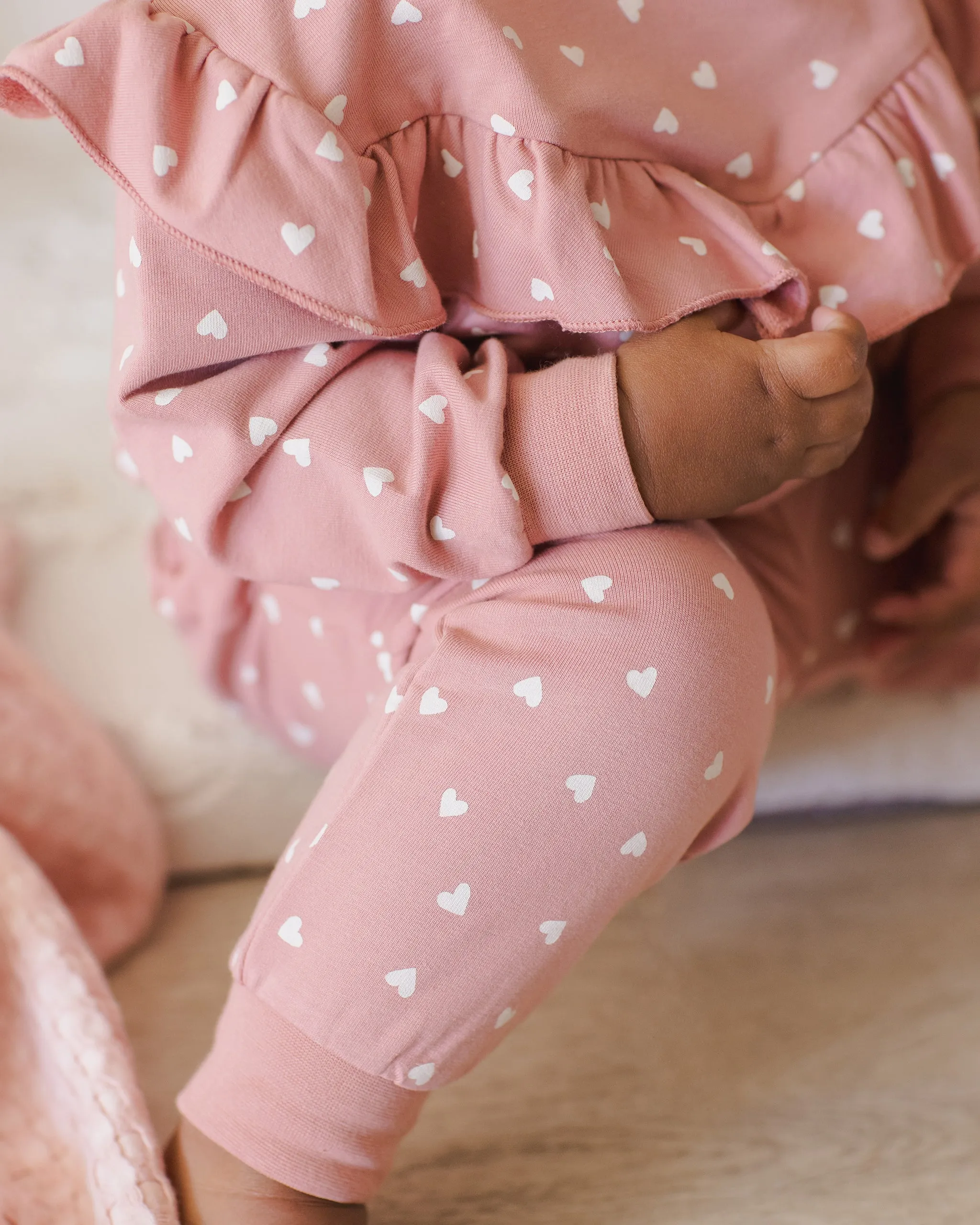-Relaxed Sweatpant || Lipstick Hearts-