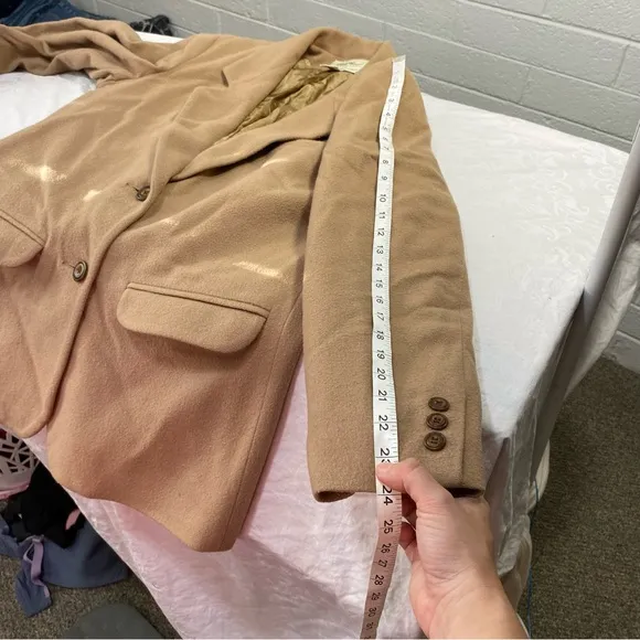 100% Wool Eddie Bauer Blazer Women’s Medium Camel Tan Front Pockets Oversized