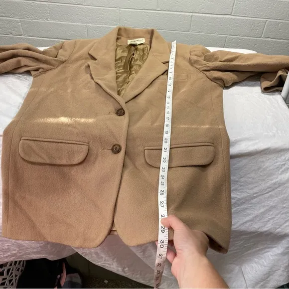 100% Wool Eddie Bauer Blazer Women’s Medium Camel Tan Front Pockets Oversized