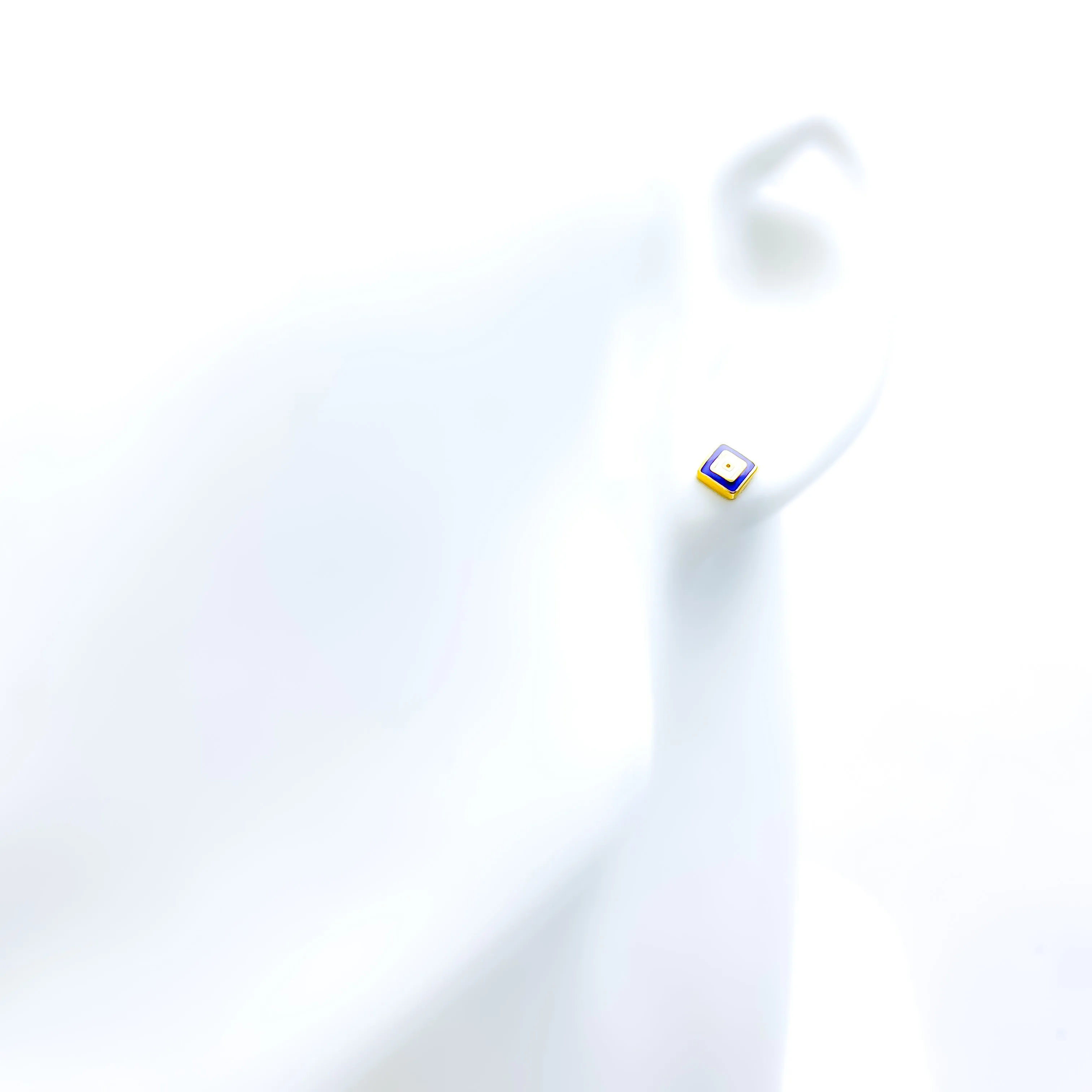 Attractive Enamel Block 21k Gold Earrings