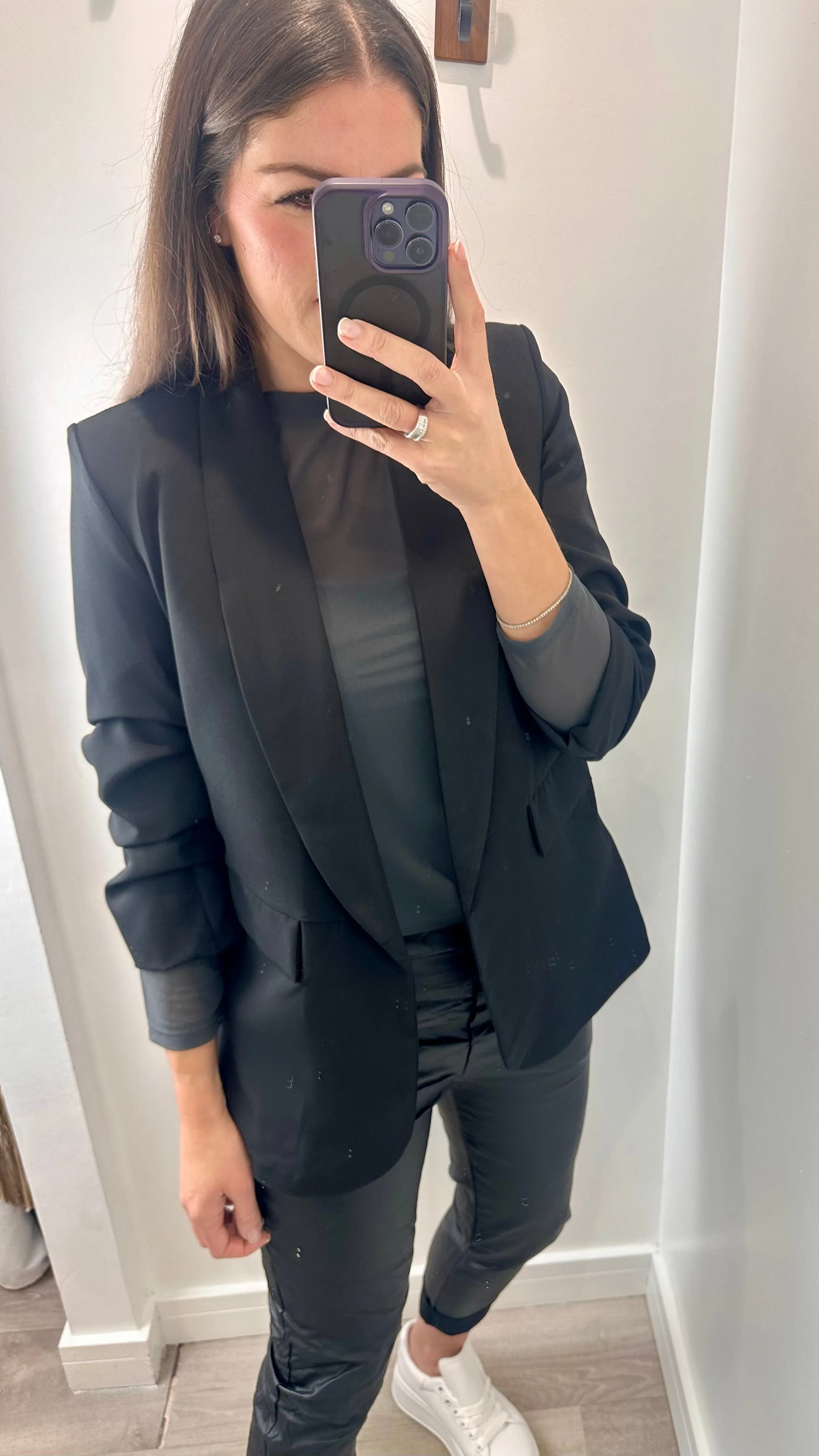 BLACK RUCHED SLEEVE BLAZER