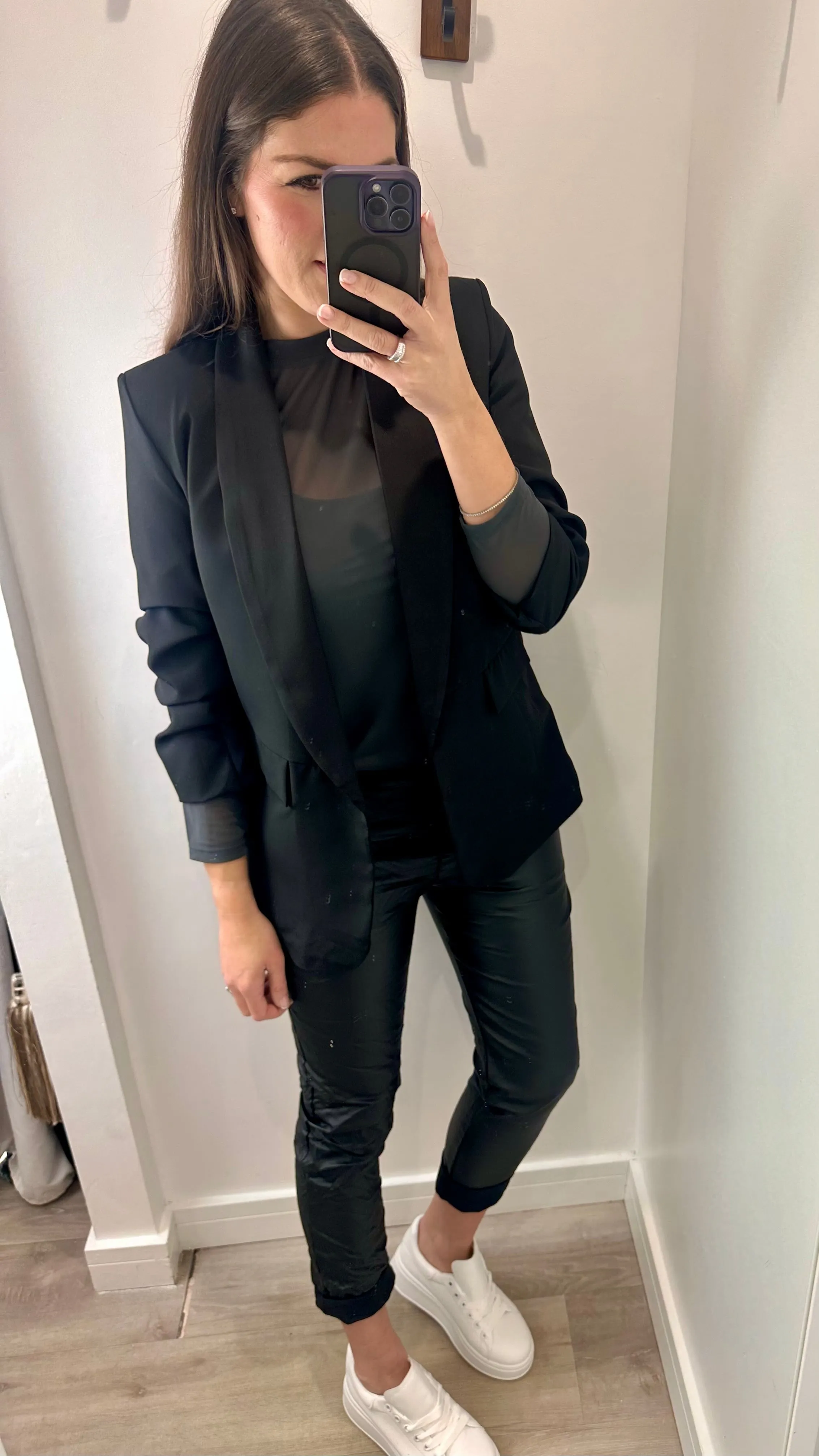 BLACK RUCHED SLEEVE BLAZER