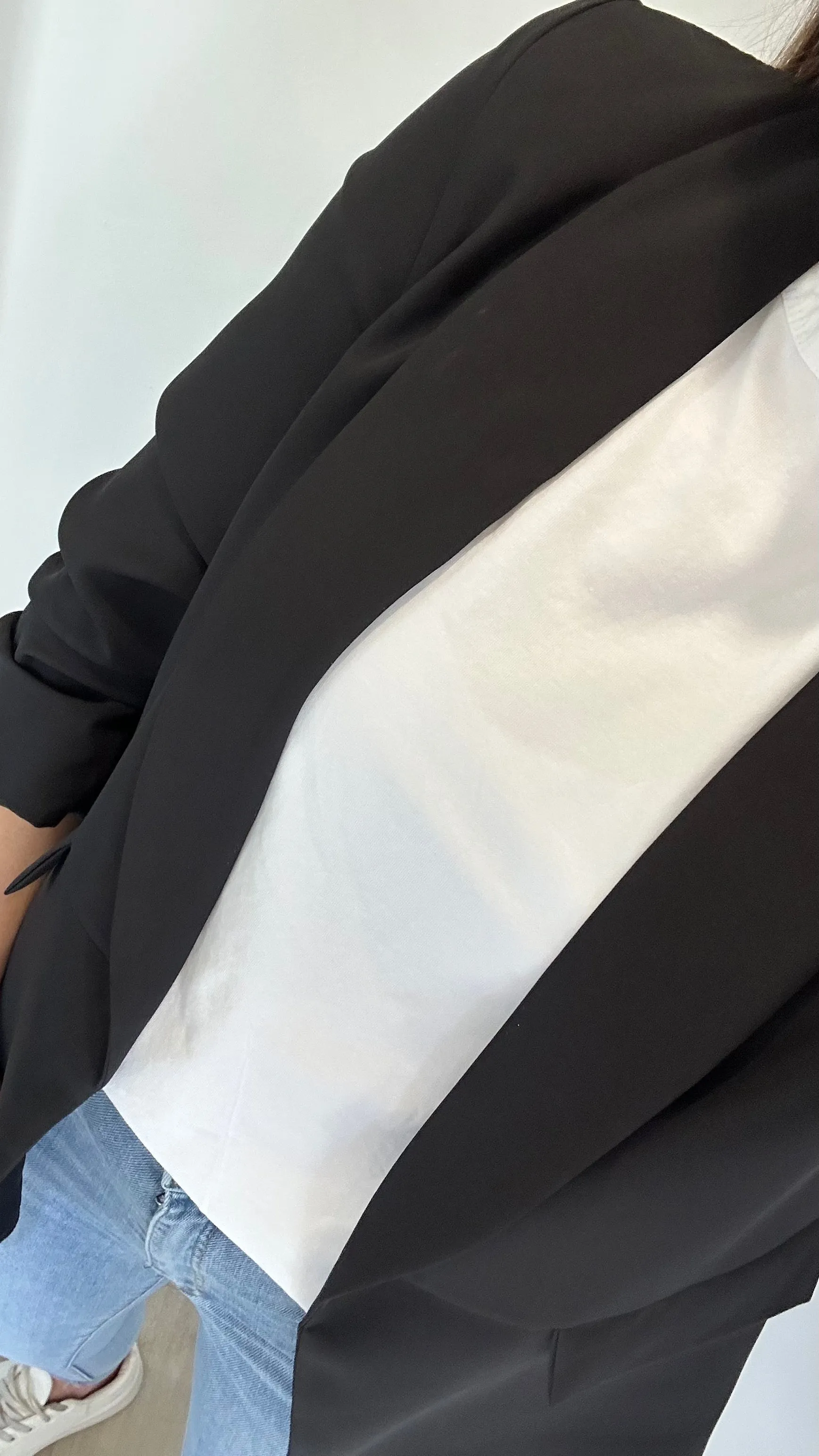 BLACK RUCHED SLEEVE BLAZER