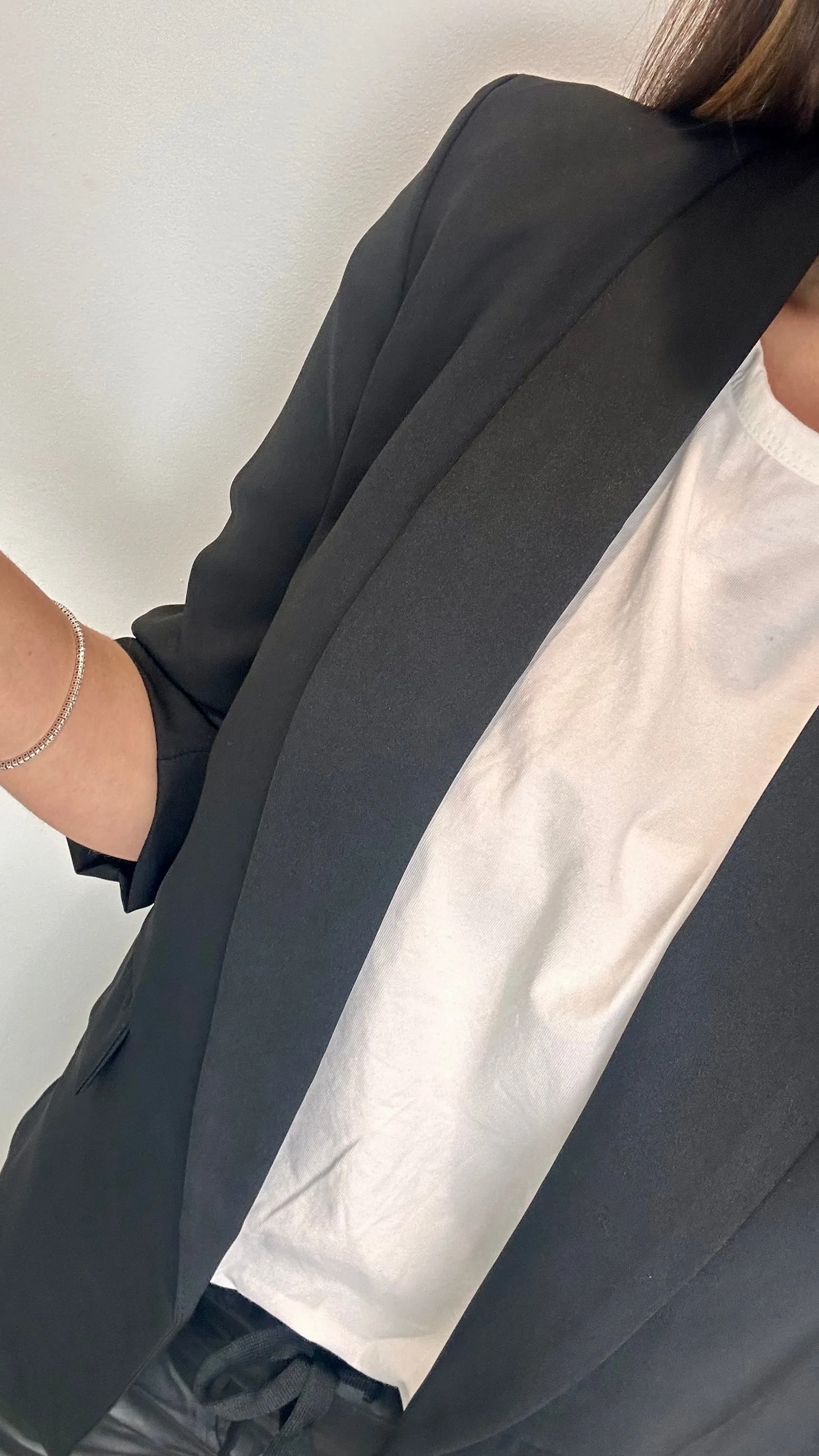 BLACK RUCHED SLEEVE BLAZER
