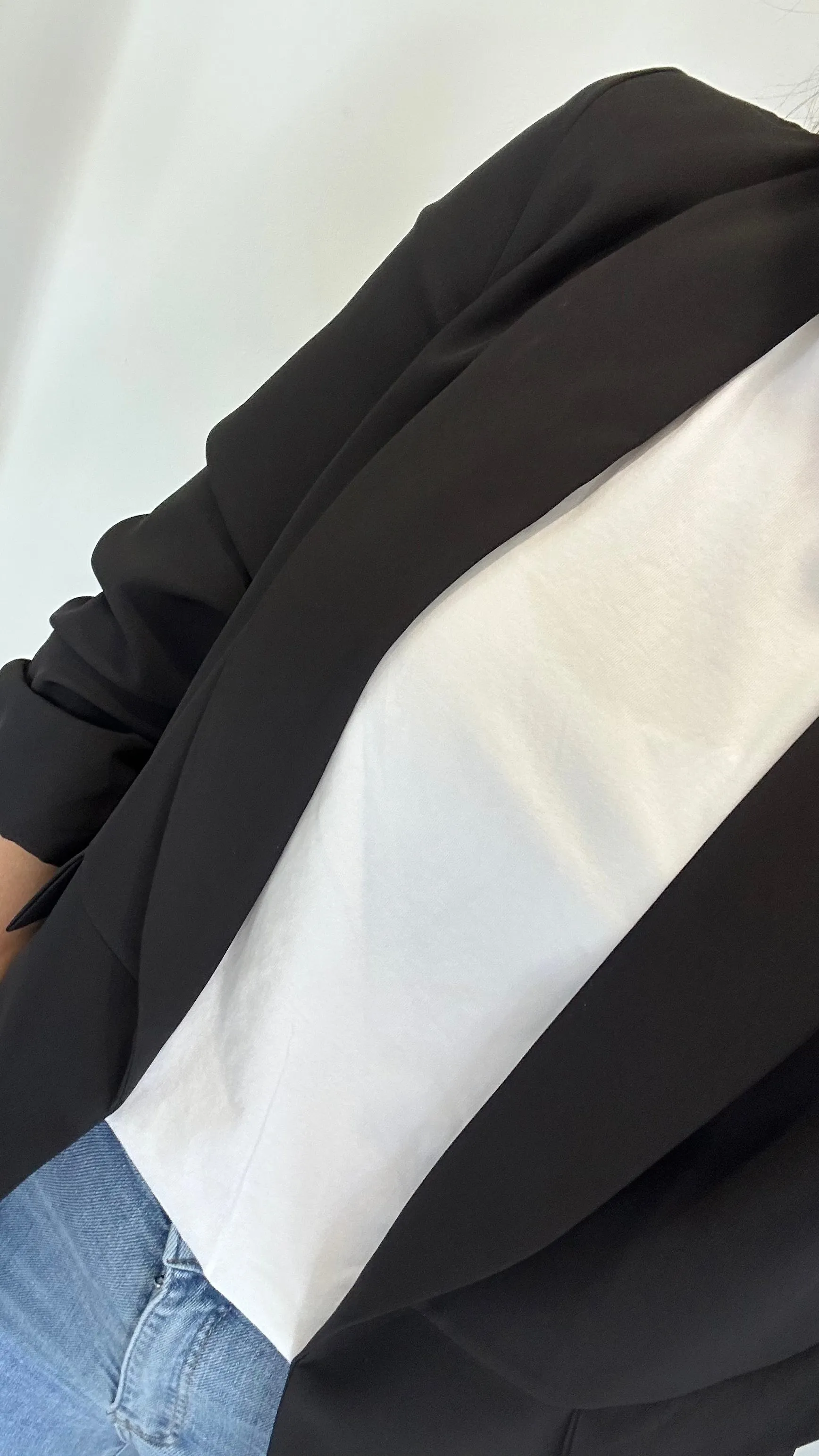 BLACK RUCHED SLEEVE BLAZER