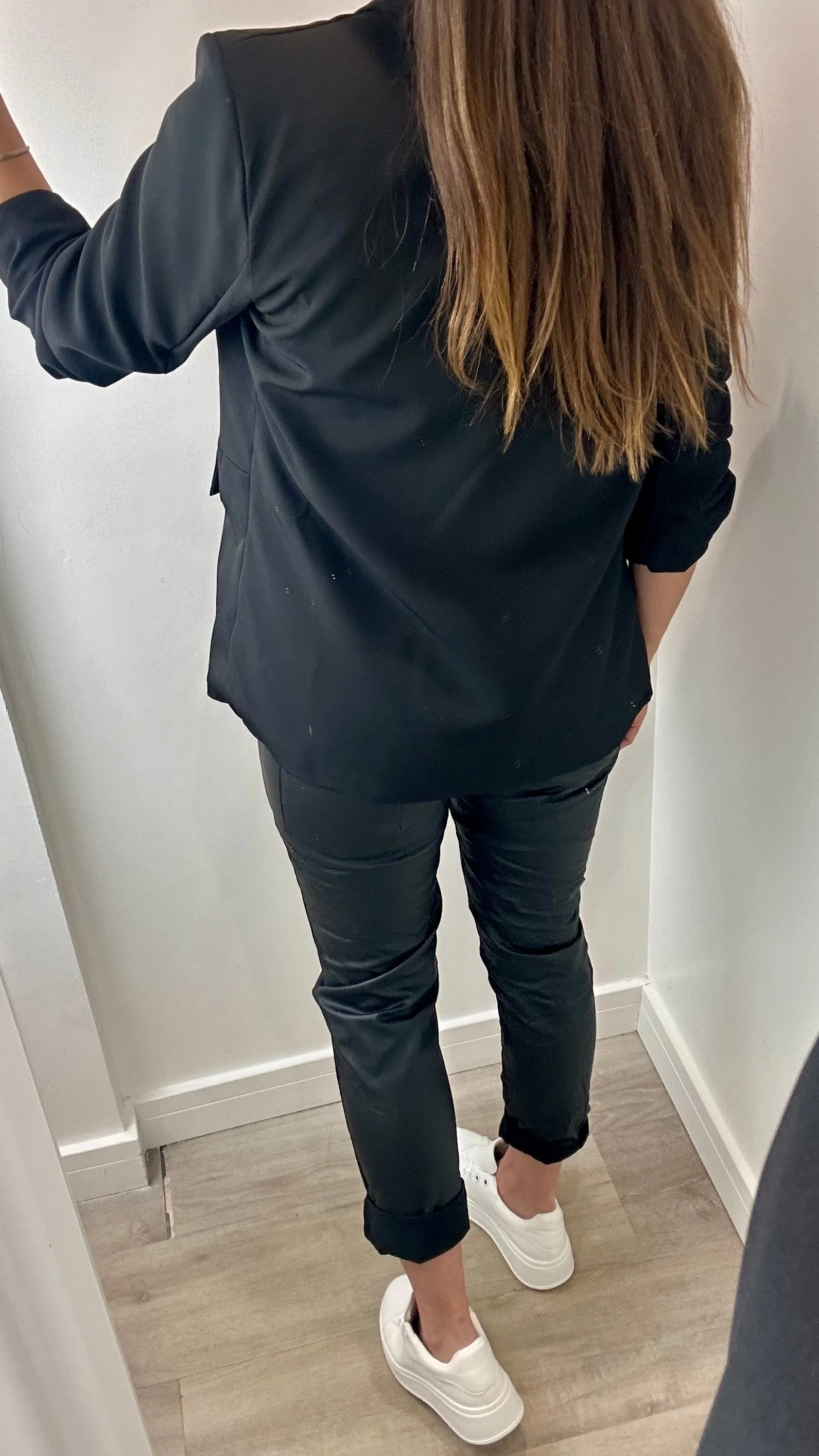 BLACK RUCHED SLEEVE BLAZER