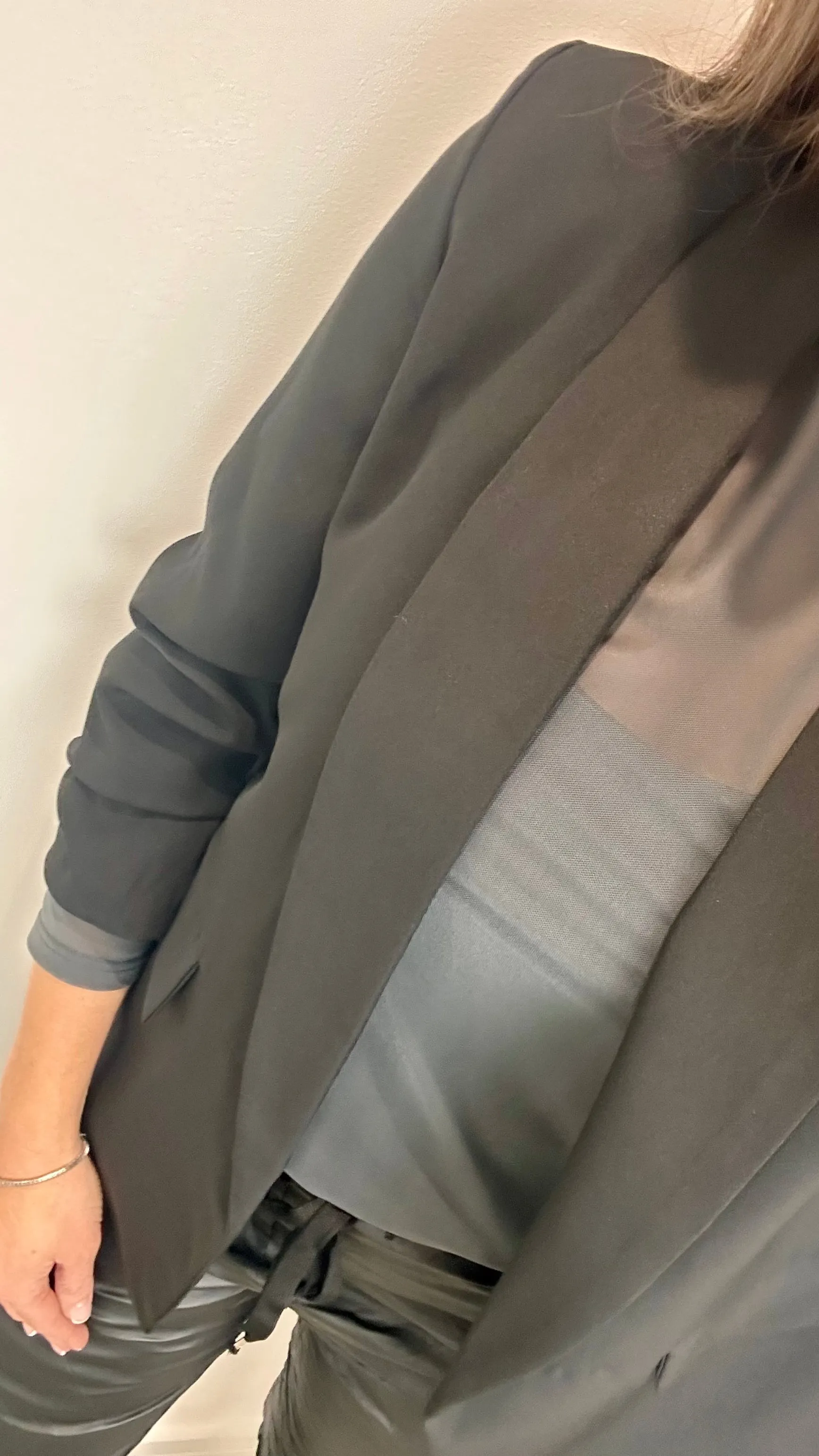 BLACK RUCHED SLEEVE BLAZER
