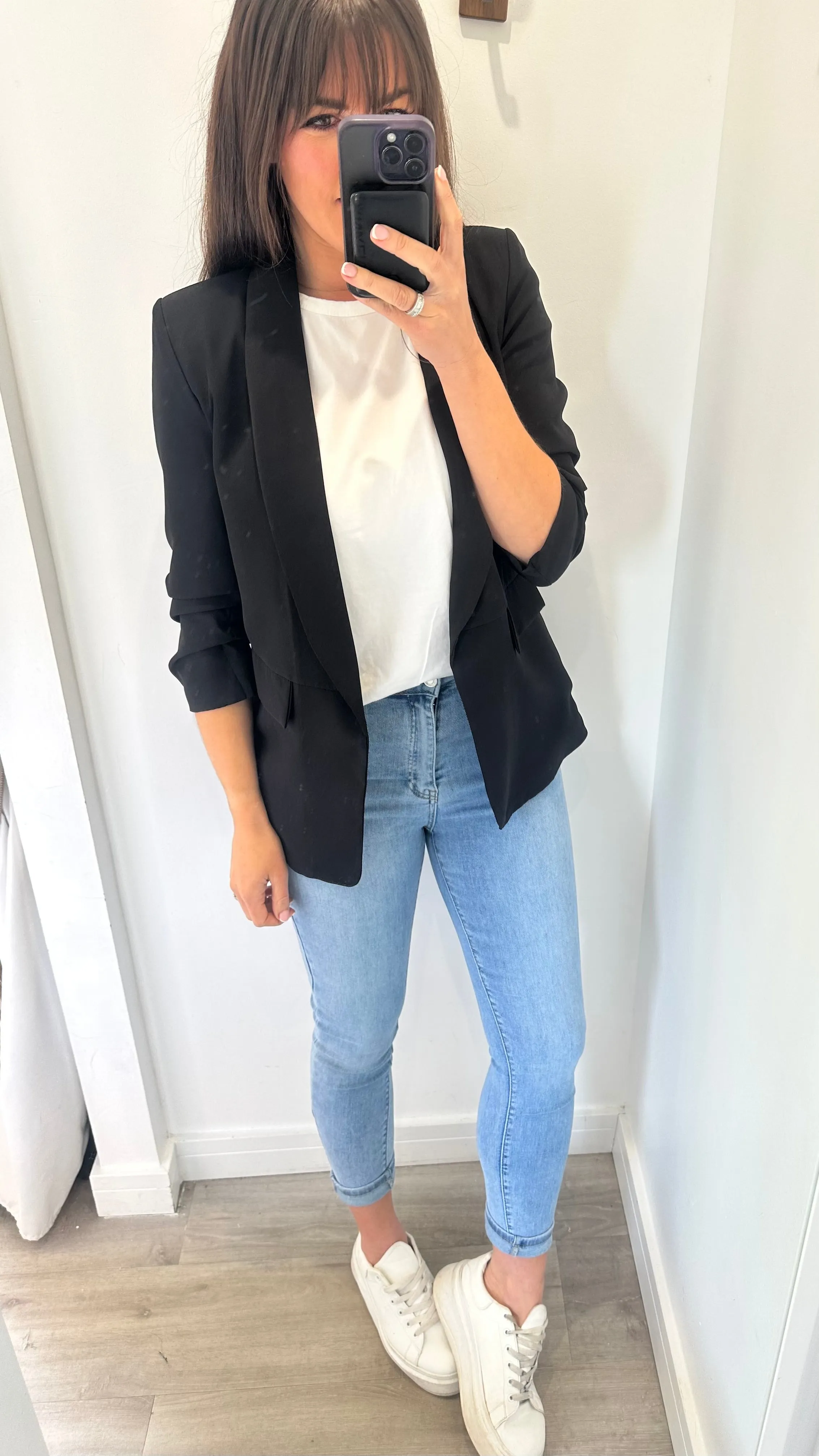 BLACK RUCHED SLEEVE BLAZER