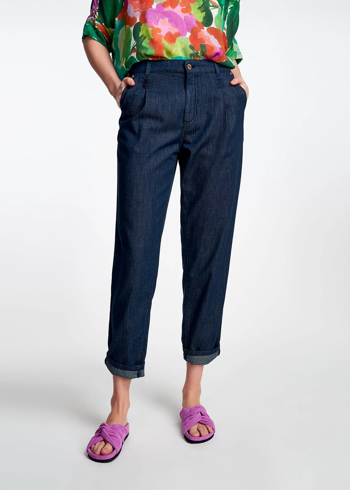 Dark blue loose-fit denim pants