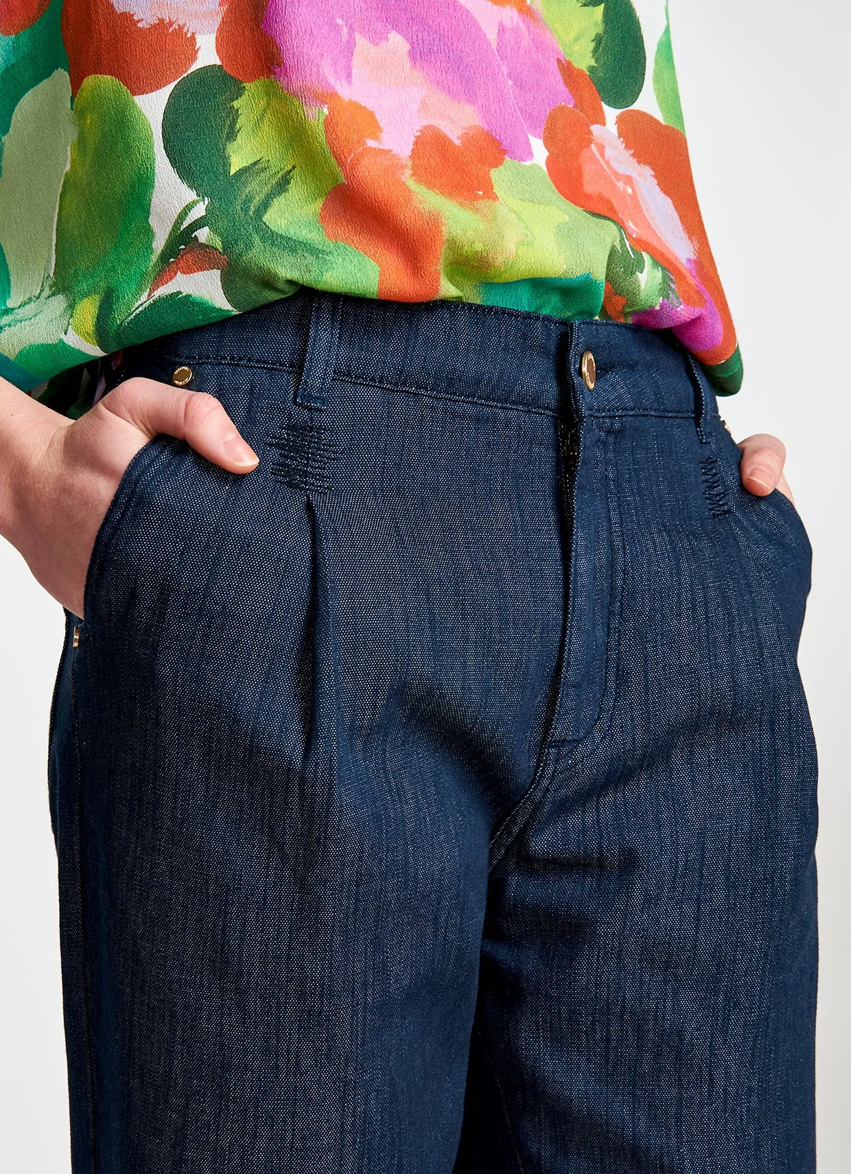 Dark blue loose-fit denim pants