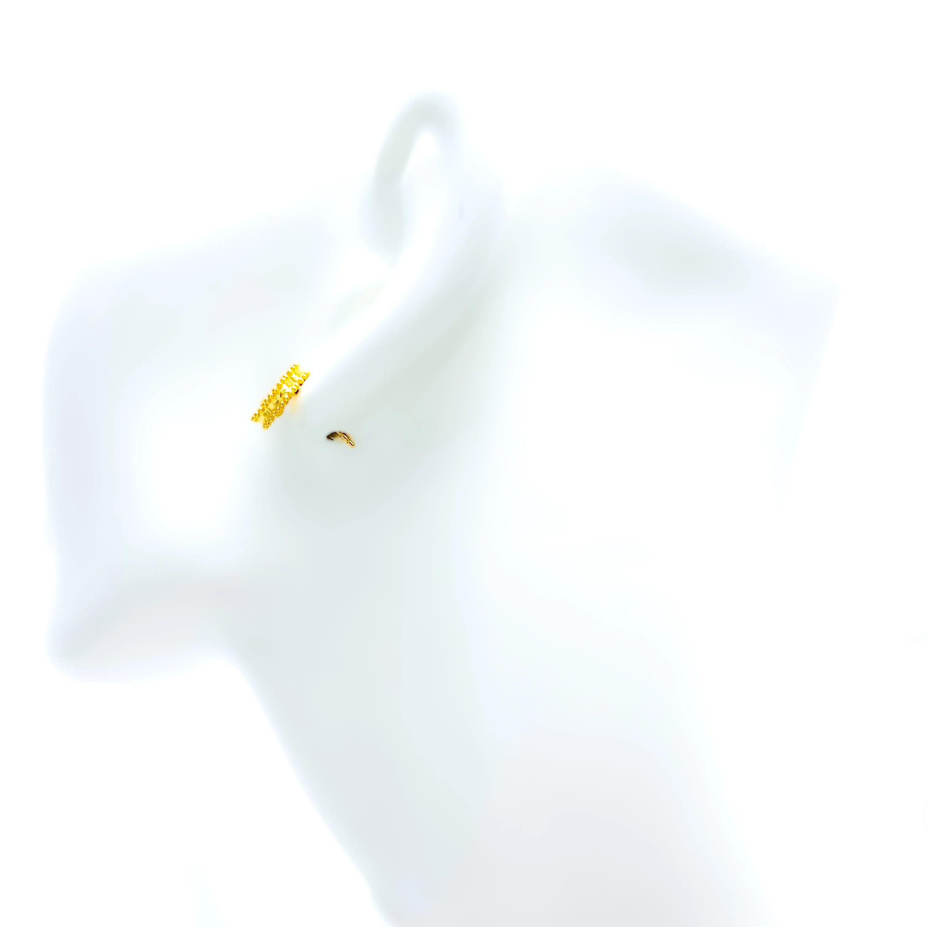 Delicate Decorative 21k Gold Clover Earrings