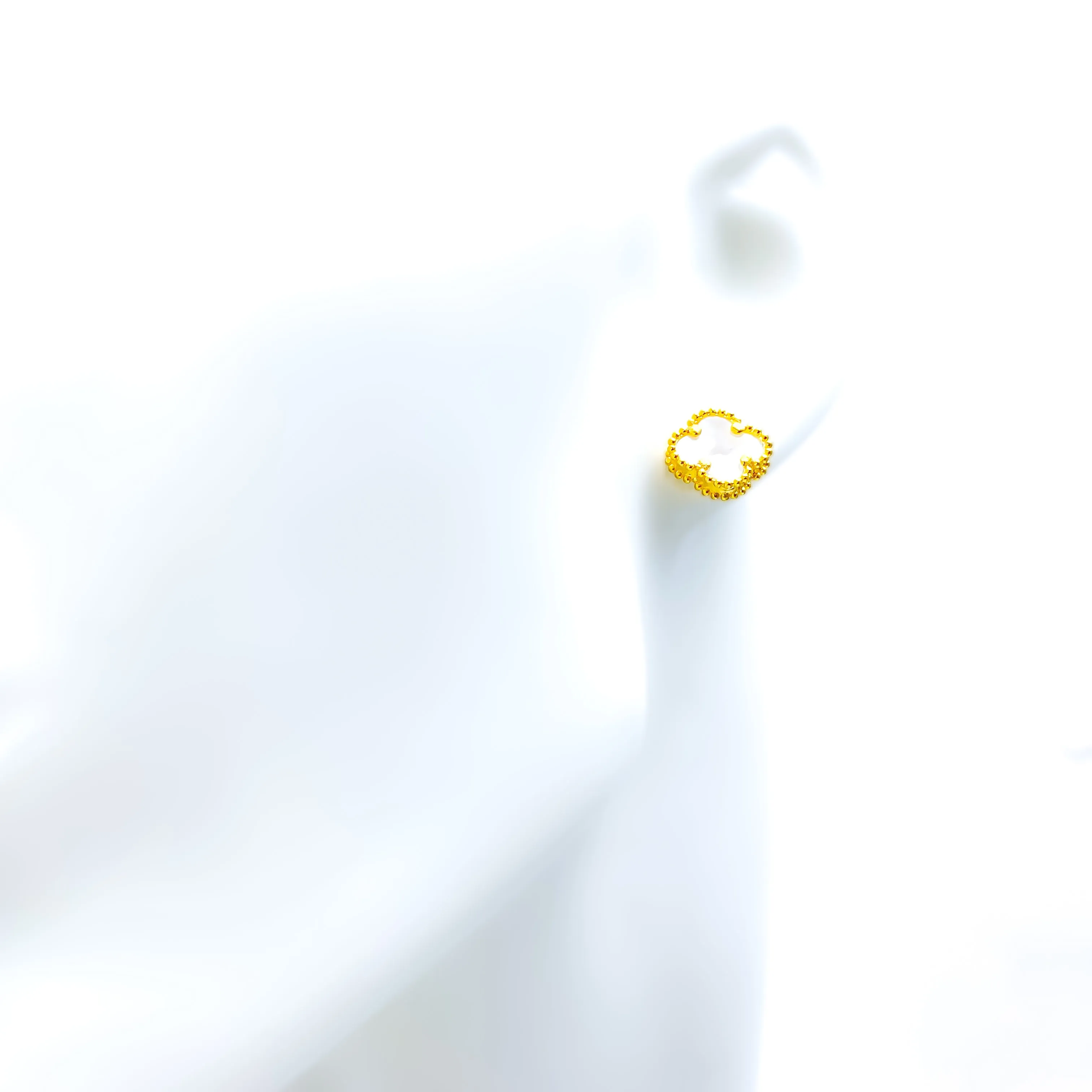 Delicate Decorative 21k Gold Clover Earrings