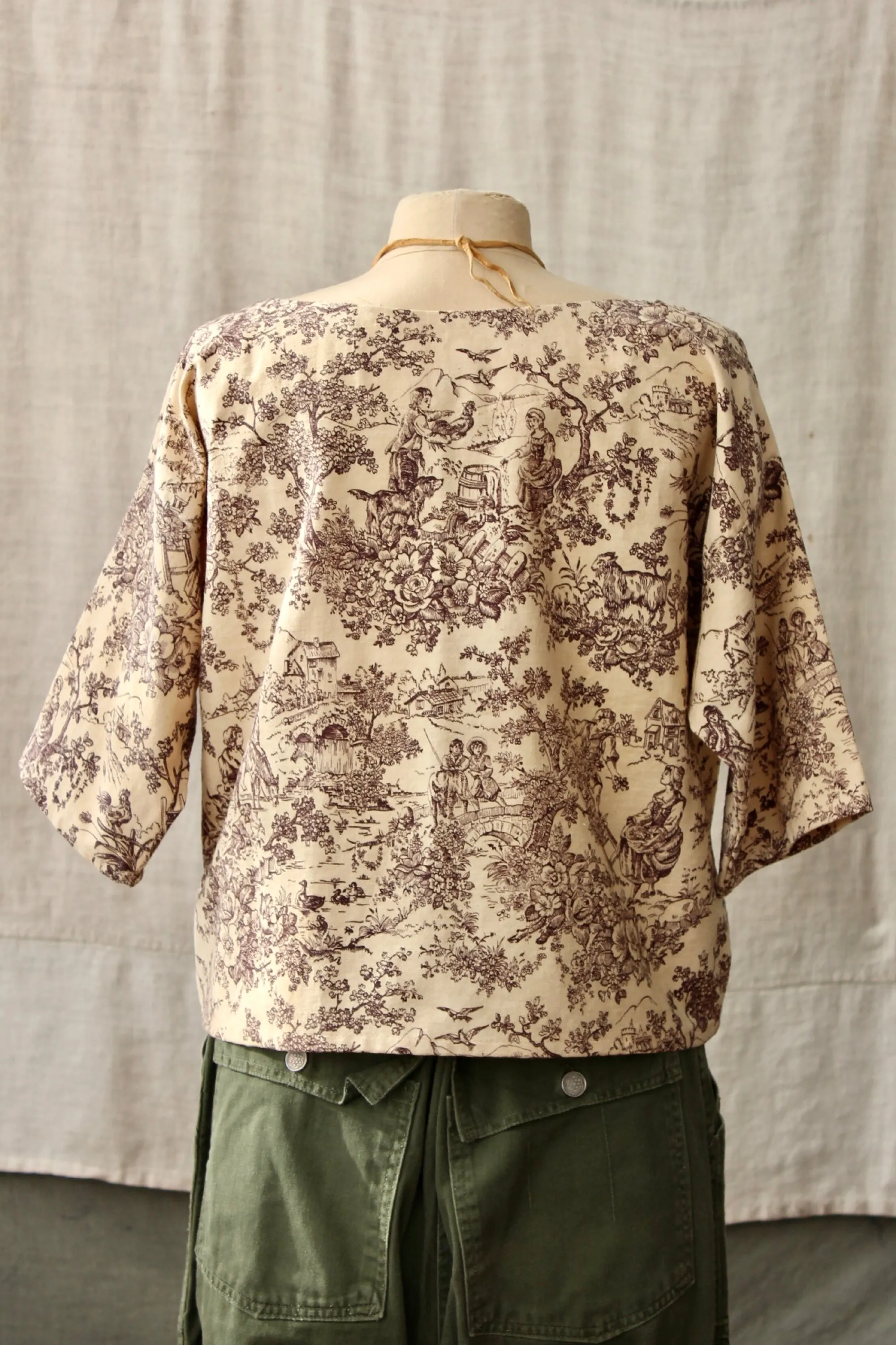 HF174 The Highlands Foundry French Toile Box Top