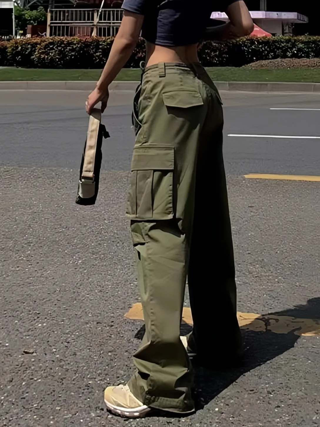 Hip hop cargo pants with multiple pockets and drawstring