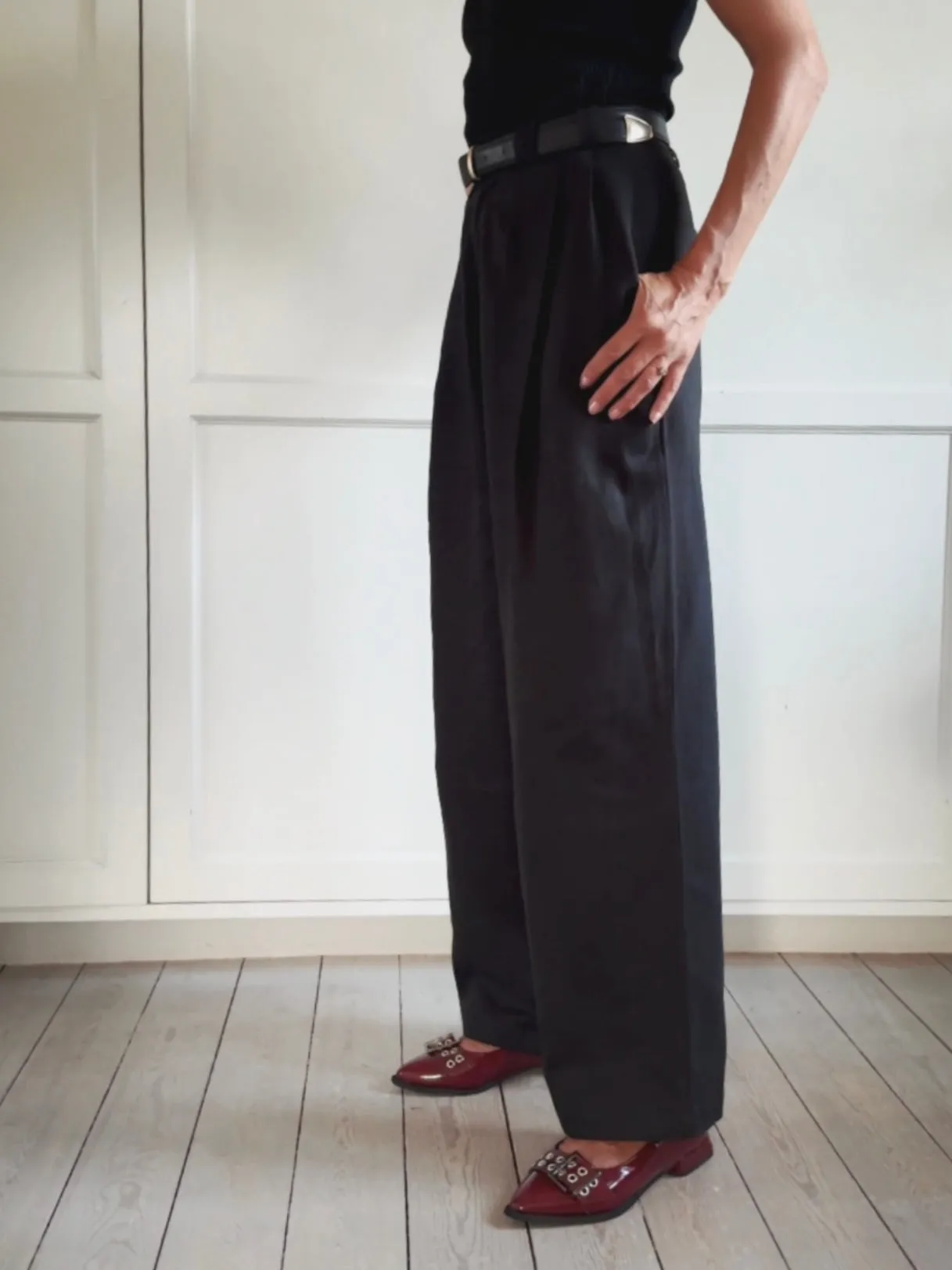 LOOSE CHINO WITH BELT - BLACK