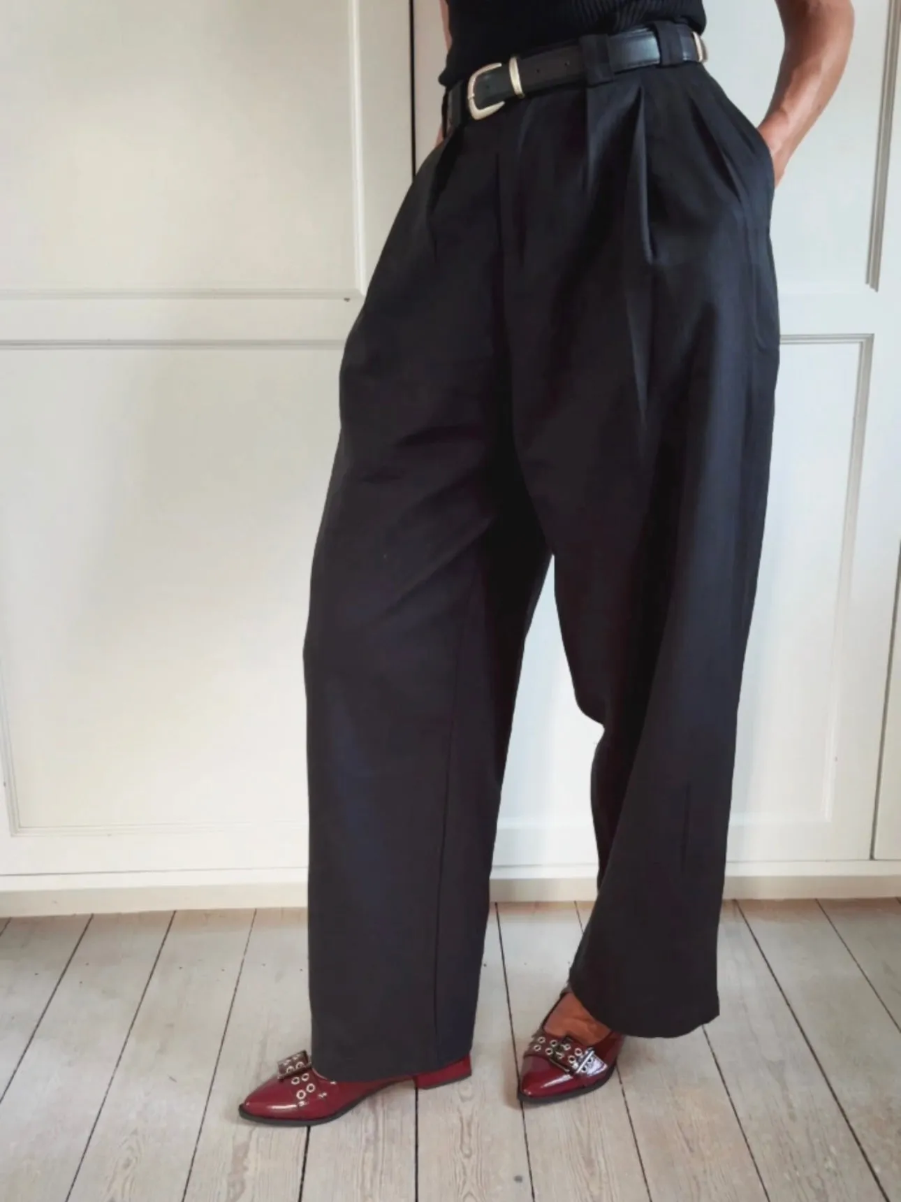 LOOSE CHINO WITH BELT - BLACK