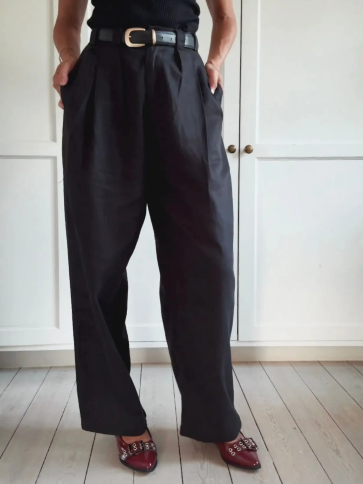 LOOSE CHINO WITH BELT - BLACK