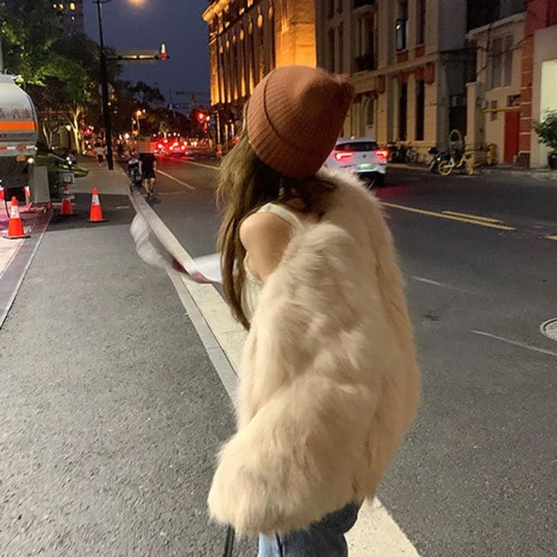 Luxury Collarless Short Faux Fur Coat with Elegant Thick Design