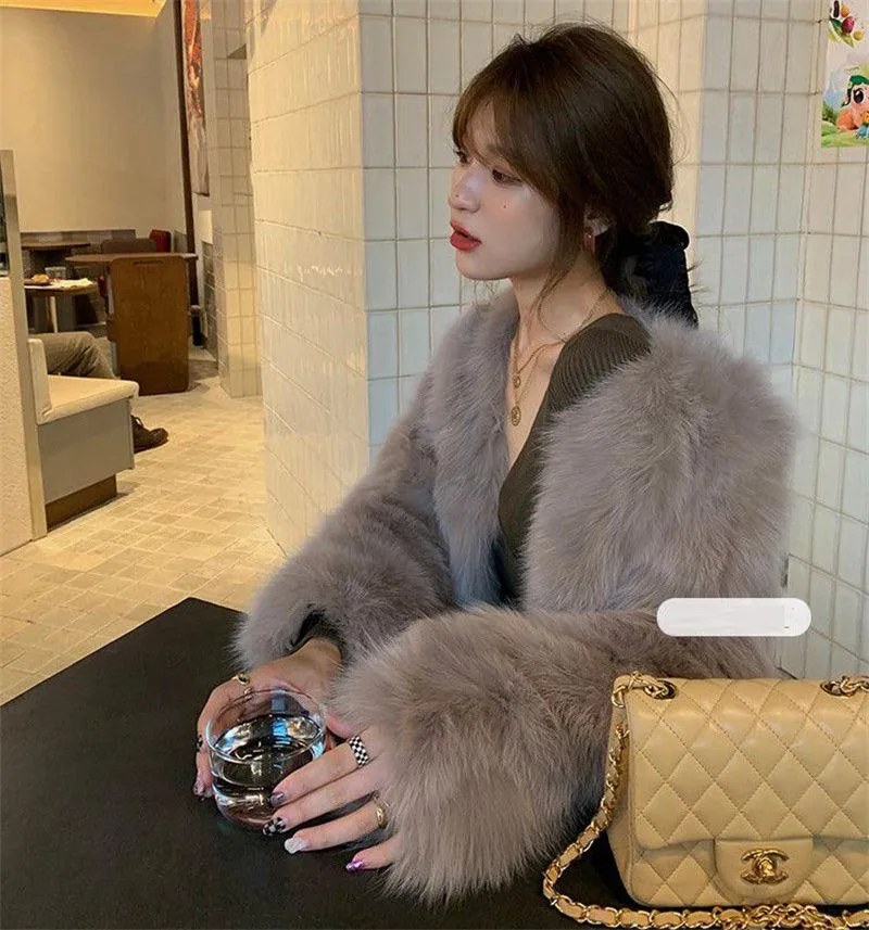 Luxury Collarless Short Faux Fur Coat with Elegant Thick Design