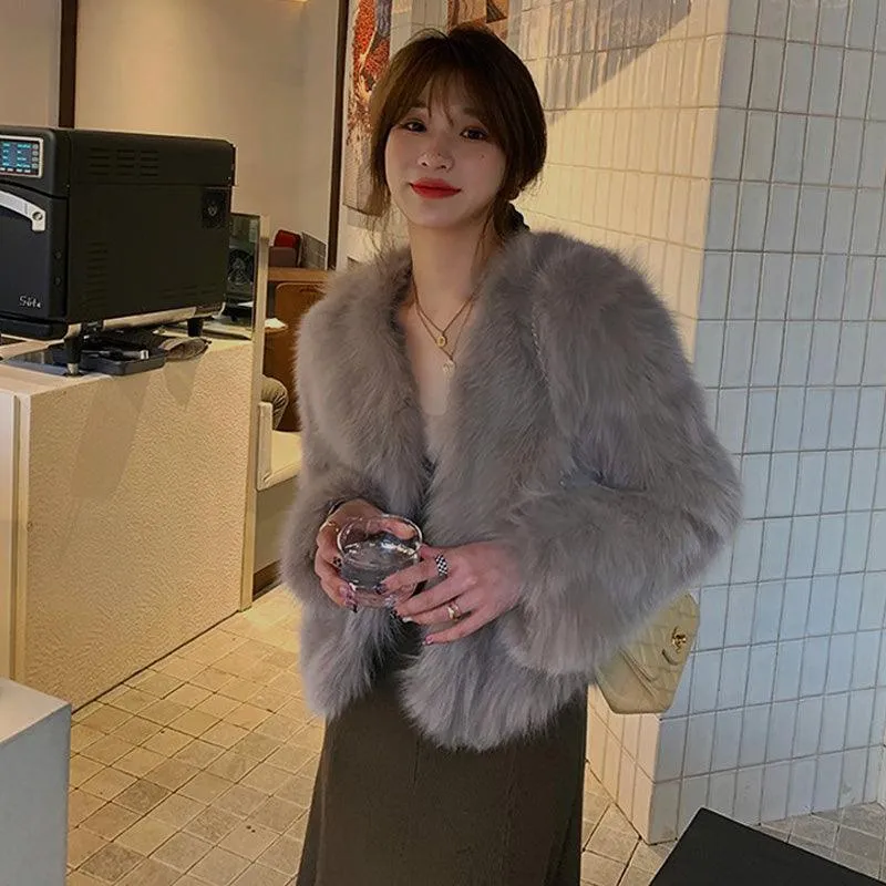 Luxury Collarless Short Faux Fur Coat with Elegant Thick Design