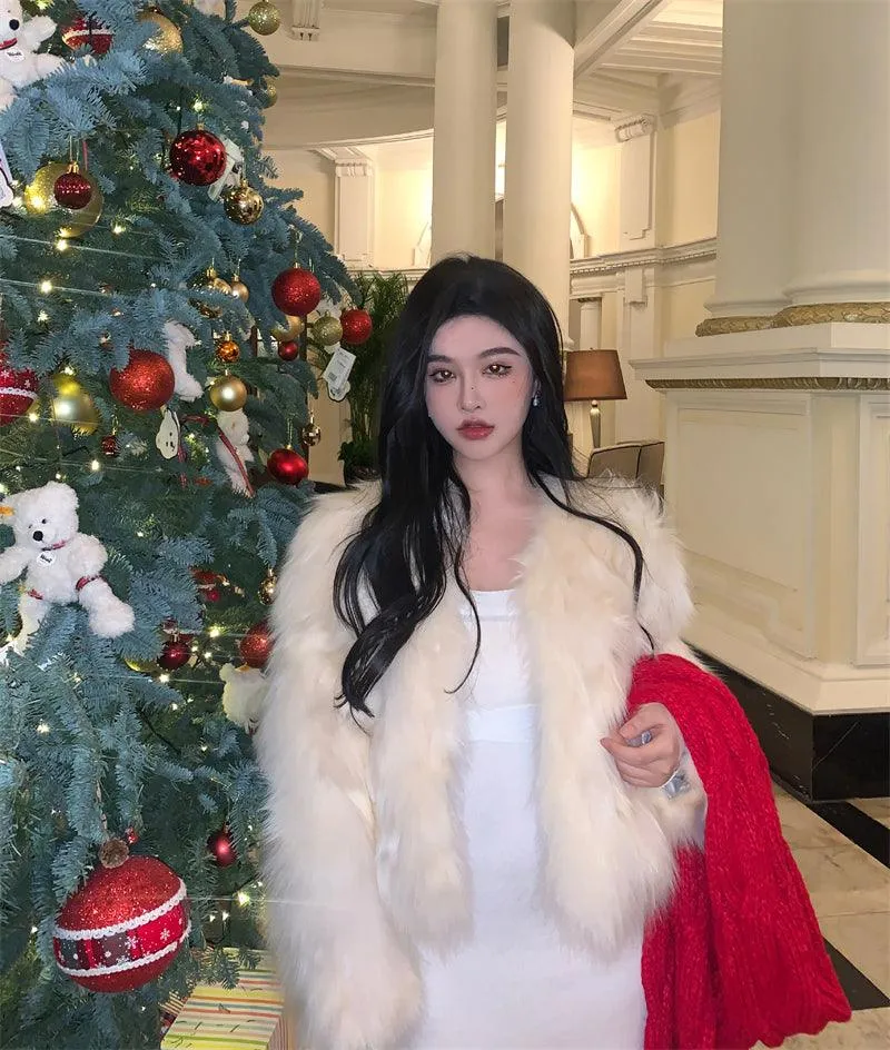 Luxury Collarless Short Faux Fur Coat with Elegant Thick Design