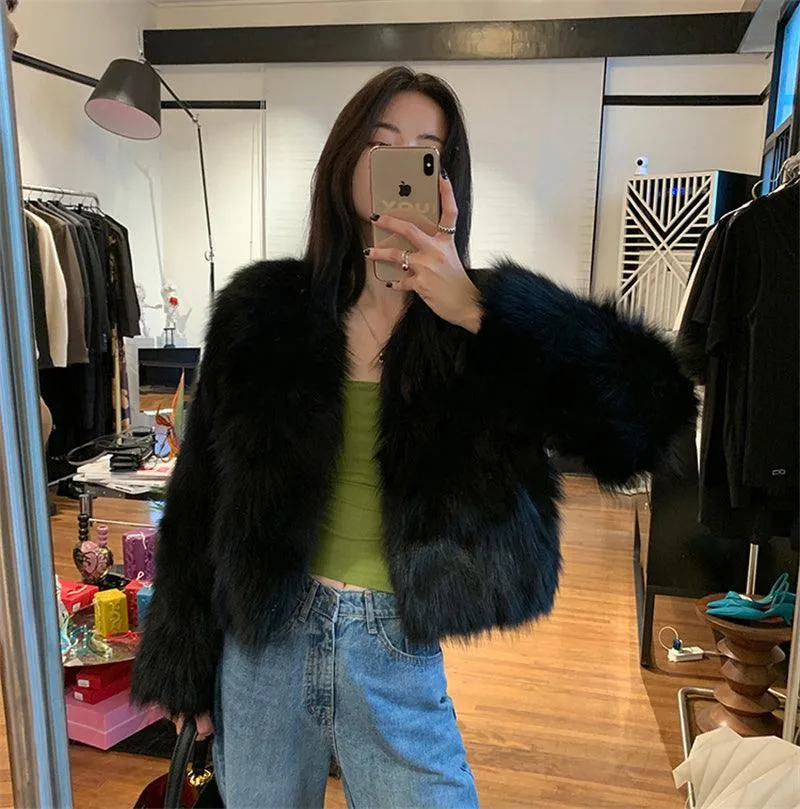 Luxury Collarless Short Faux Fur Coat with Elegant Thick Design