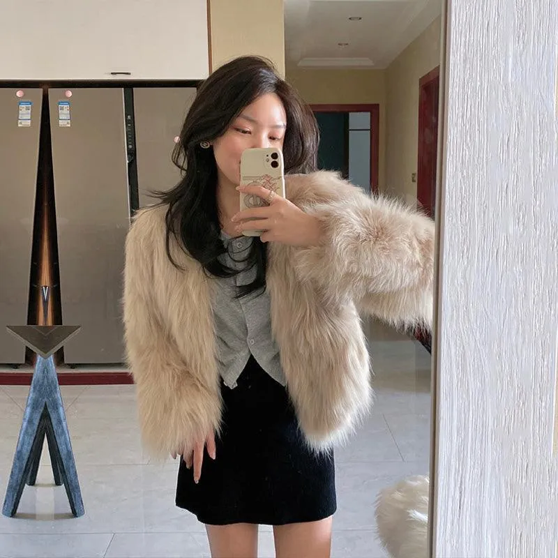Luxury Collarless Short Faux Fur Coat with Elegant Thick Design