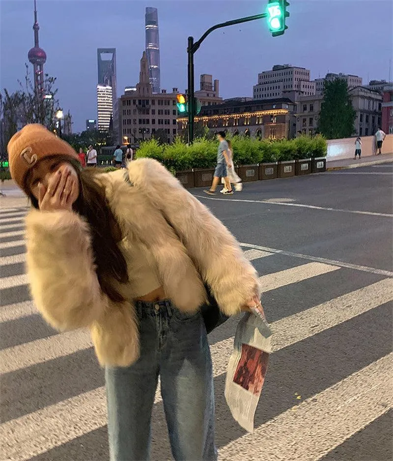 Luxury Collarless Short Faux Fur Coat with Elegant Thick Design