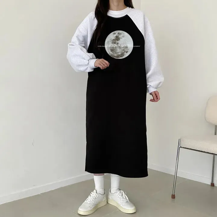 momentlover Korean version Korean loose and thin letters long-sleeved long splicing skirt women's popular new velvet autumn and winter casual dress