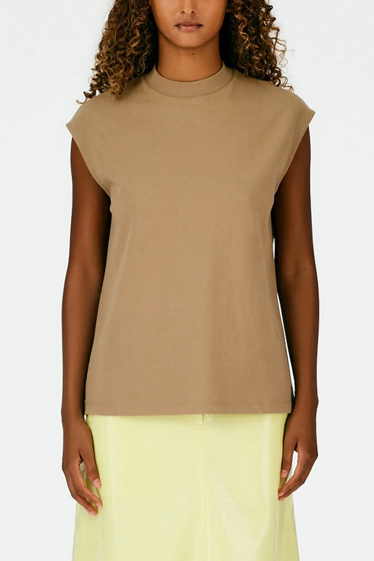 Punto Milano Mockneck T-Shirt in Light Ochre Brown