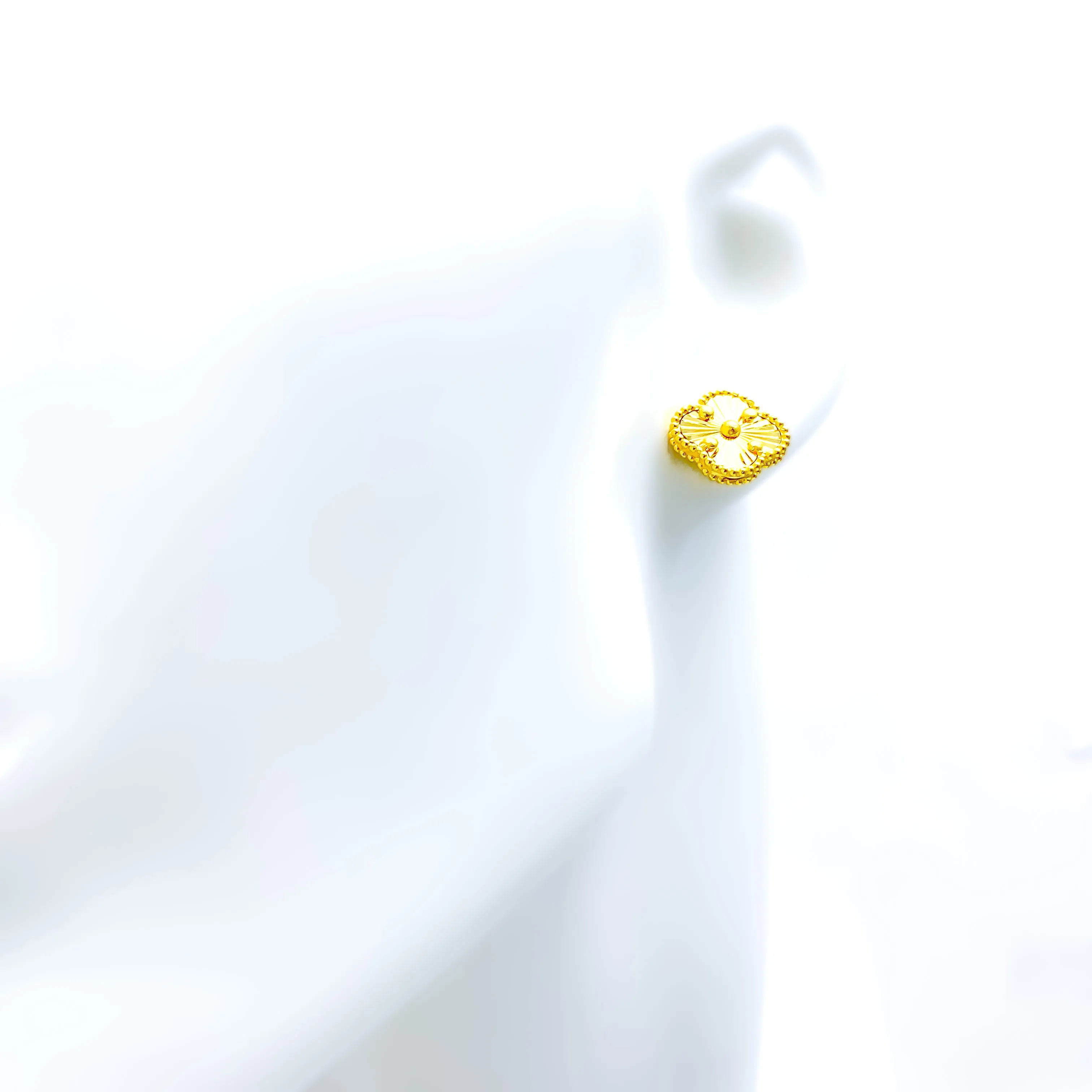 Radiant Dapper 21k Gold Medium Clover Earrings