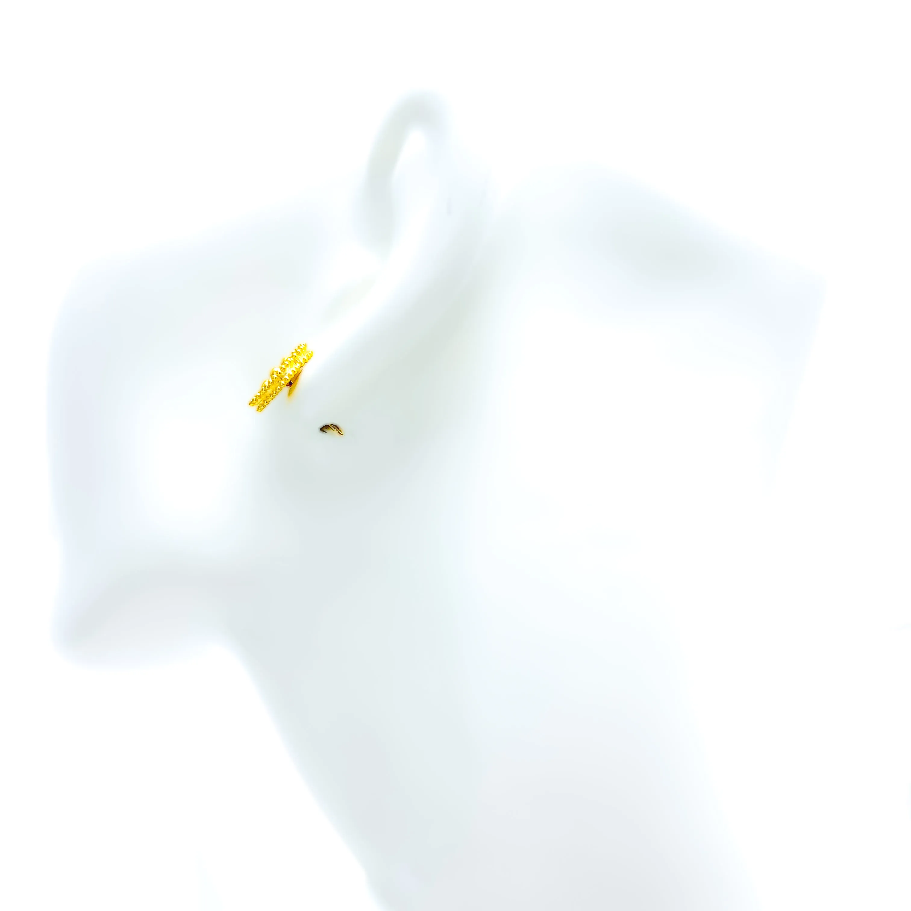 Radiant Dapper 21k Gold Medium Clover Earrings