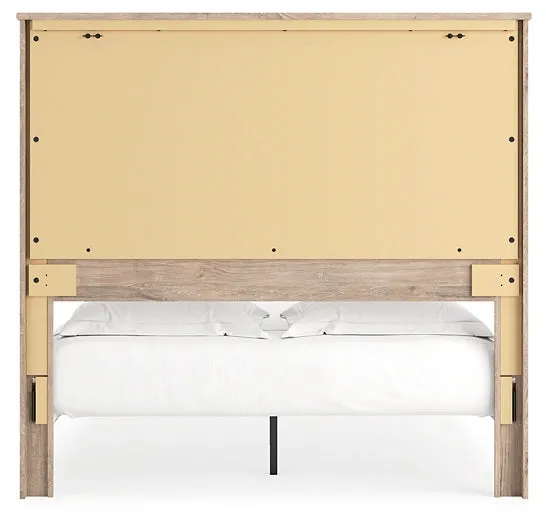 Senniberg Queen Panel Bed with Mirrored Dresser and Nightstand