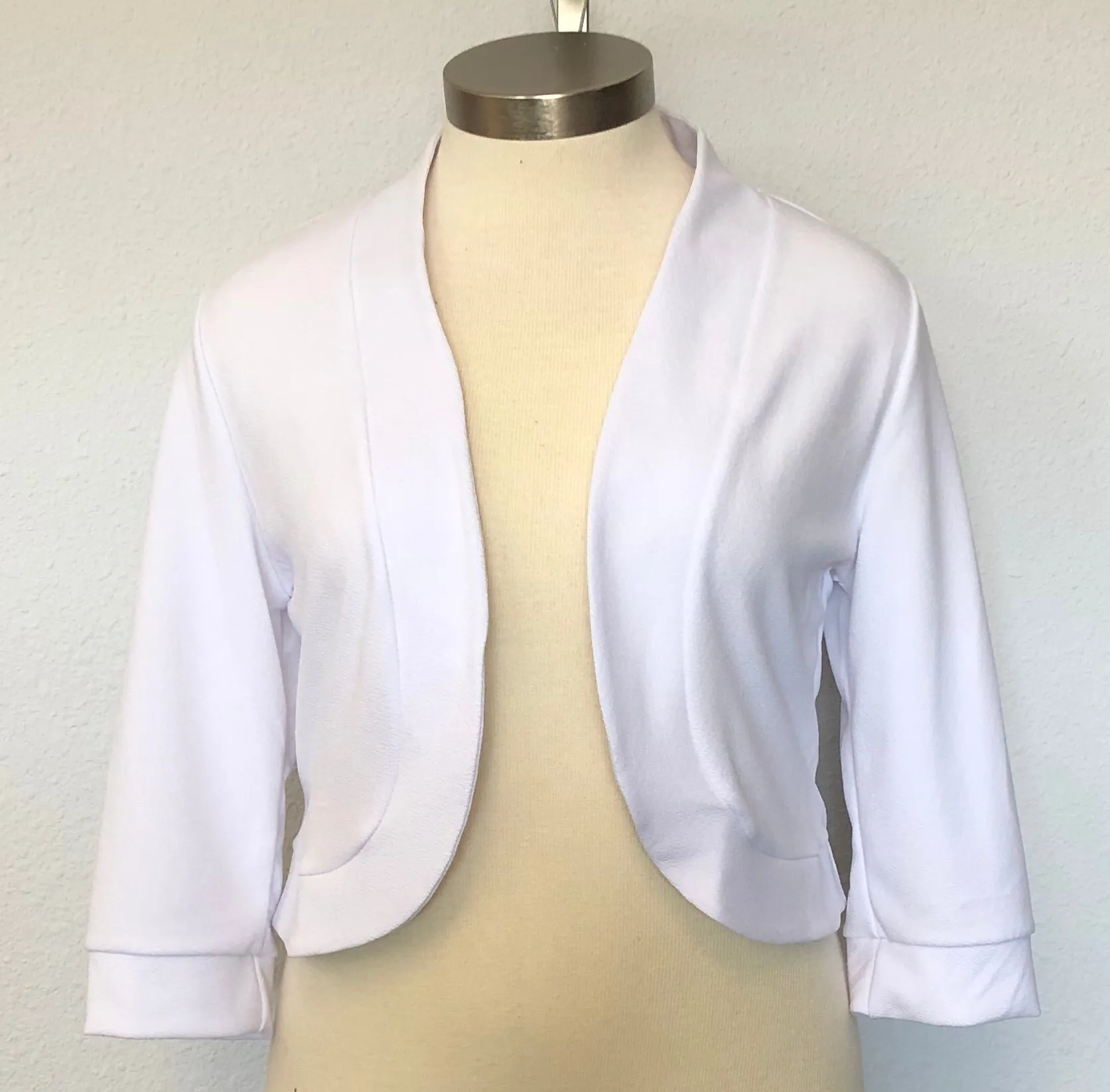 SHORT JACKET 3/4 SLEEVES