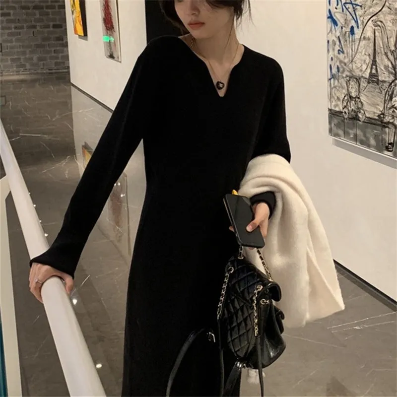 XIEYINSHE 2025popular autumn and winter new  temperament long dress V-neck knitted dress women's clothing loose and thin bottoming sweater skirt