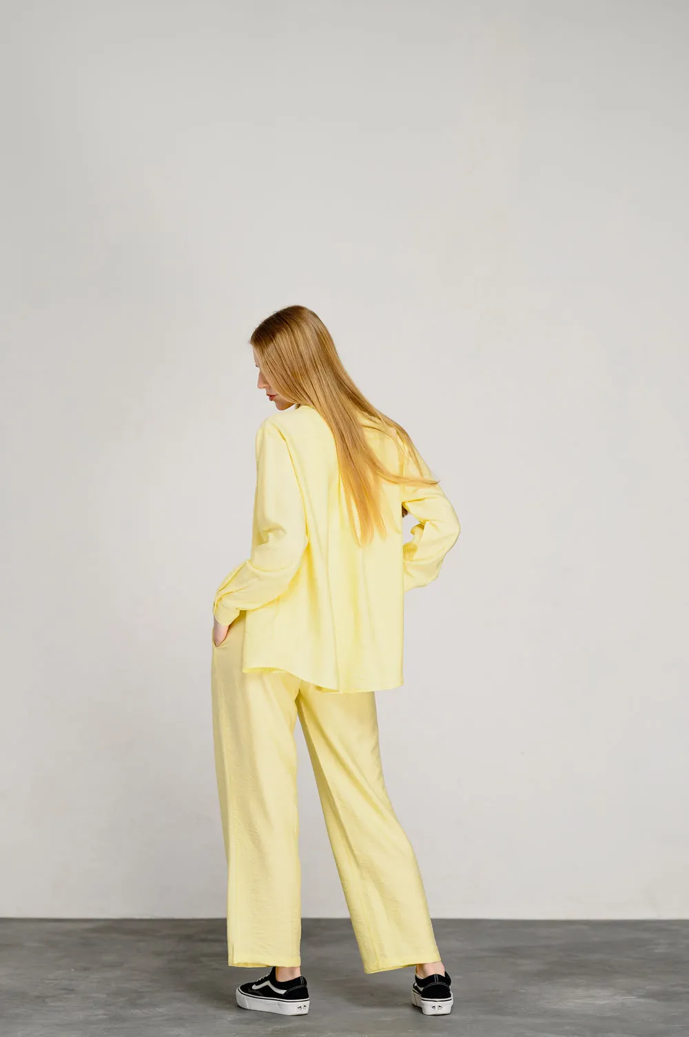 Yellow loose trousers with elastic